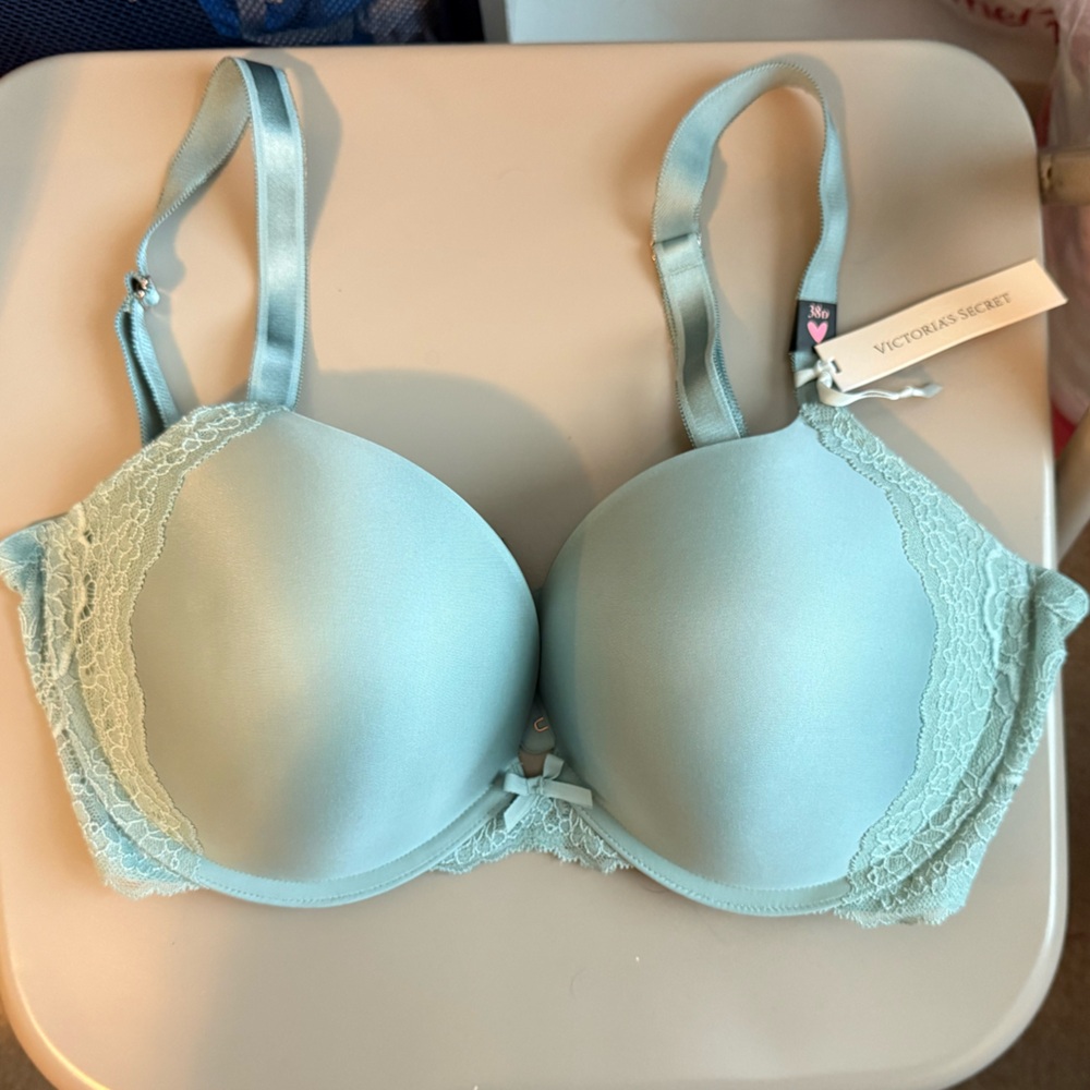 Victoria’s Secret Dream Angels Push-Up Bra